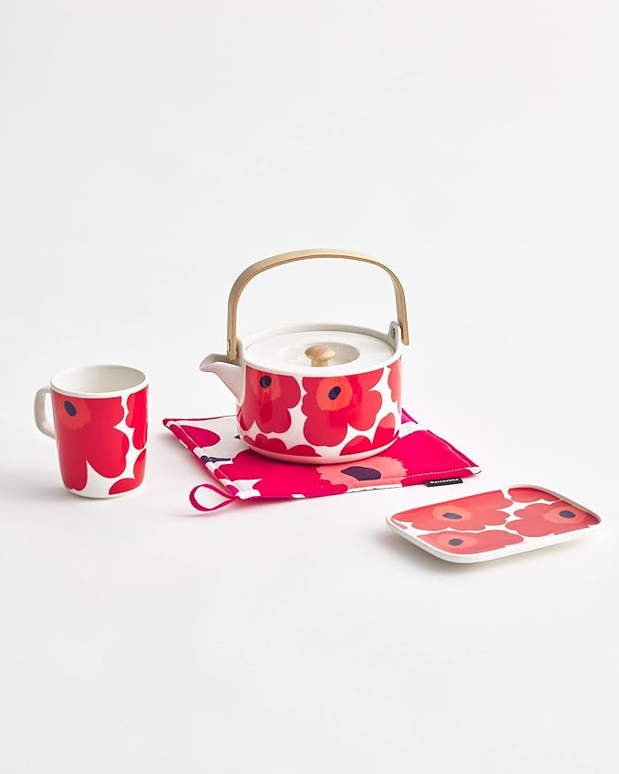 MARIMEKKO Oiva Unikko Stoneware Mug (Red) — Refine Your Kitchen Décor with Our Iconic Stoneware — Stylish Porcelain Coffee Mug for Morning Brews and Cozy Evenings (8.8oz)