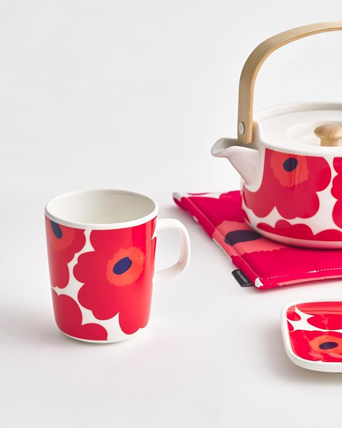 MARIMEKKO Oiva Unikko Stoneware Mug (Red) — Refine Your Kitchen Décor with Our Iconic Stoneware — Stylish Porcelain Coffee Mug for Morning Brews and Cozy Evenings (8.8oz)