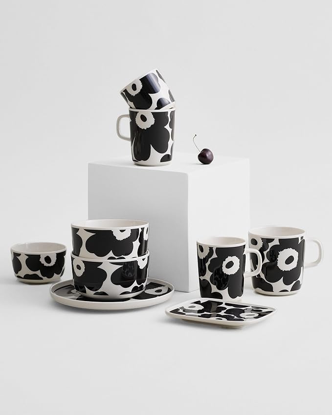 MARIMEKKO Oiva Unikko Large Mug — Refine Your Kitchen Décor with Our Iconic Black & White Stoneware — Stylish Porcelain Coffee Mugs to Elevate Your Drinking Experience (14oz)